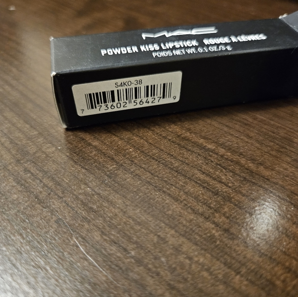 Mac POWDER KISS LIPSTICK on Stay Curious 923 (NIB) - Picture 5 of 5